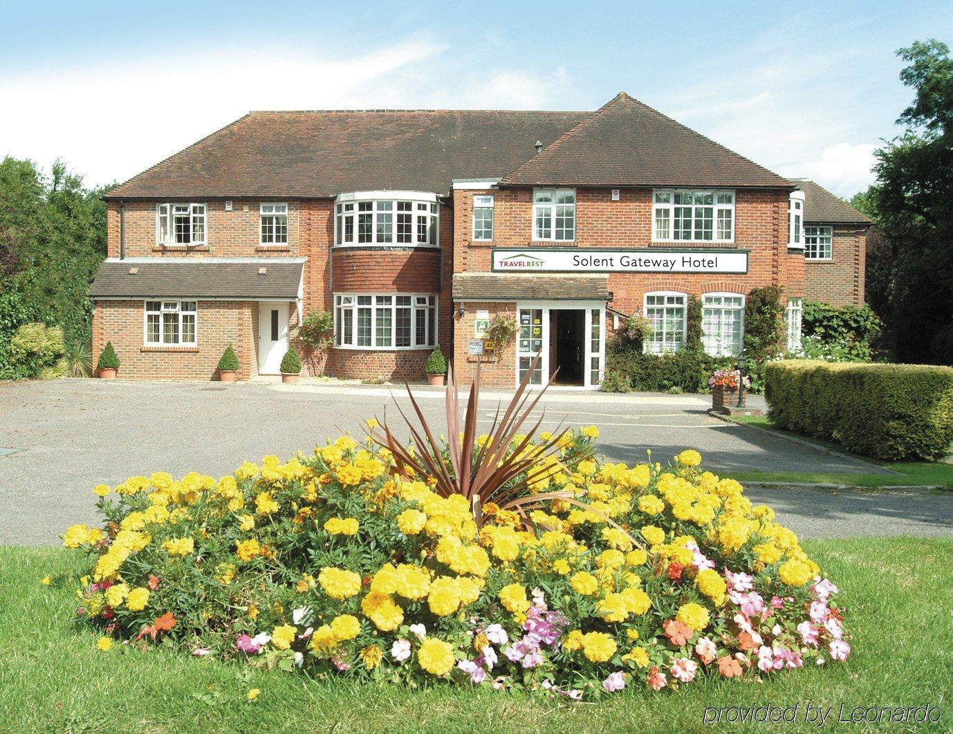 Travelrest Fareham Solent Gateway Hotel Ngoại thất bức ảnh